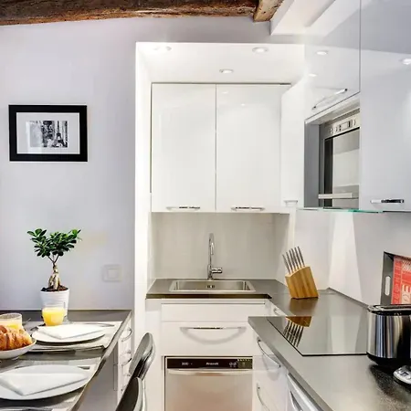 Apartment Chic Marais Retreat Steps To Cafes & Notre Dame Paris