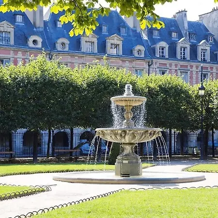 Chic Marais Retreat Steps To Cafes & Notre Dame *