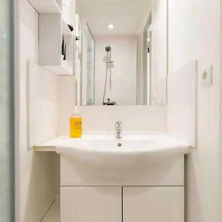 Chic Marais Retreat Steps To Cafes & Notre Dame