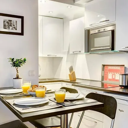 Chic Marais Retreat Steps To Cafes & Notre Dame Апартаменты *