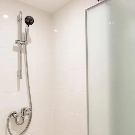 Chic Marais Retreat Steps To Cafes & Notre Dame Paris