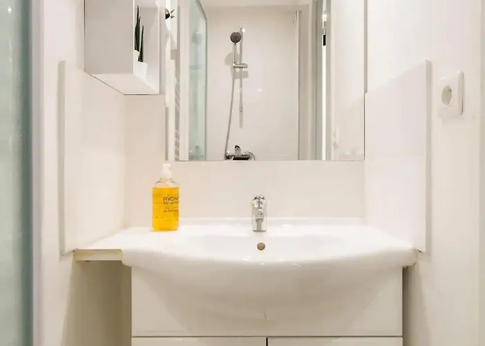 Chic Marais Retreat Steps To Cafes & Notre Dame