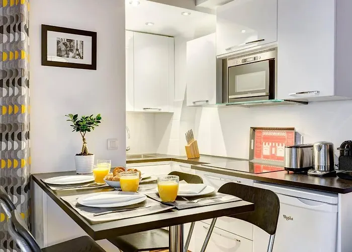 Chic Marais Retreat Steps To Cafes & Notre Dame Apartment *