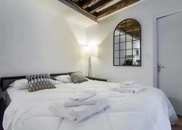 Apartment Chic Marais Retreat Steps To Cafes & Notre Dame *