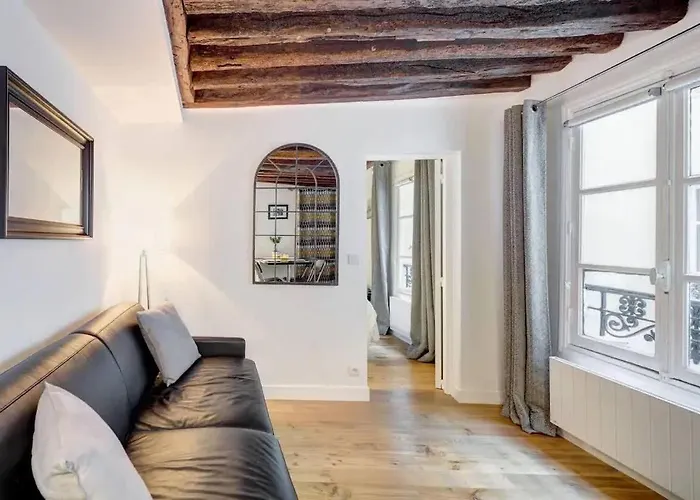 Chic Marais Retreat Steps To Cafes & Notre Dame