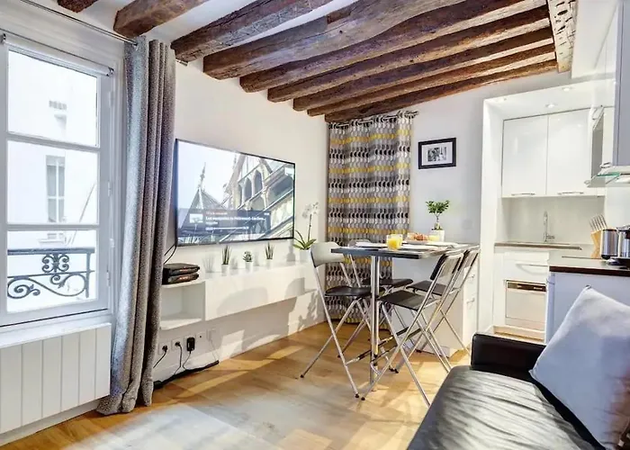 Chic Marais Retreat Steps To Cafes & Notre Dame