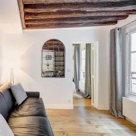Chic Marais Retreat Steps To Cafes & Notre Dame