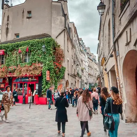Appartamento Chic Marais Retreat Steps To Cafes & Notre Dame Parigi