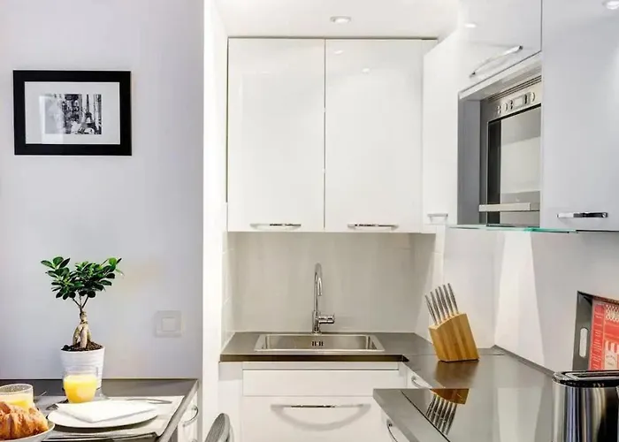 Appartement Chic Marais Retreat Steps To Cafes & Notre Dame Paris